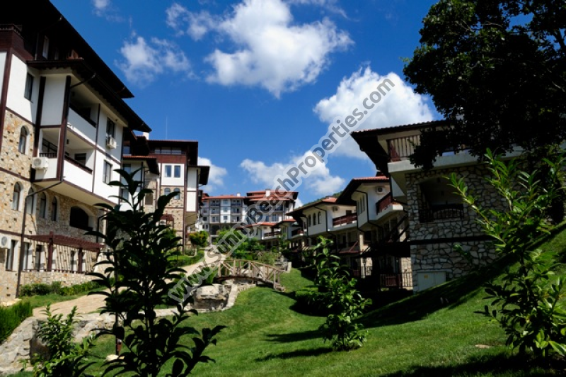 Продаётся меблированный дом с 4 спальнями и 3 санузлами, с видом на море, с гаражом в Panorama в 100 м. от пляжа в Святом Власе Болгария