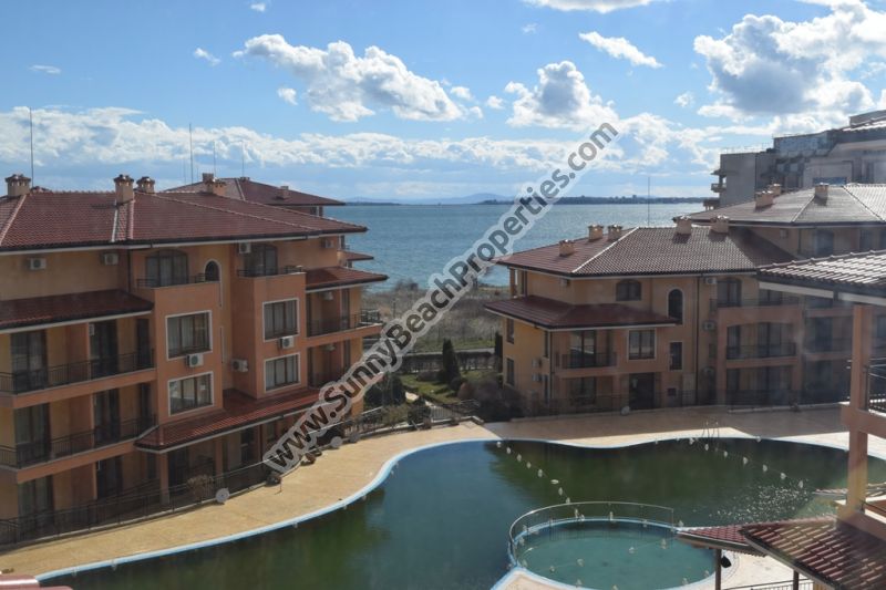 Продается меблированная двухкомнатная квартира с видом на Море и бассейн в Скай Дриймс /Sky Dreams/, 80м от пляжа, Святой Влас, Болгария