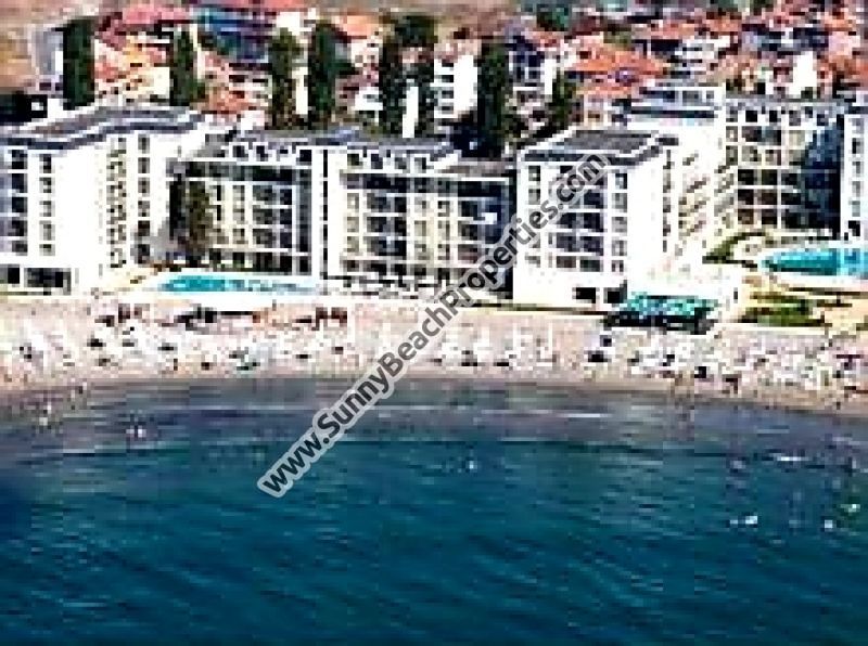 Продается меблированная двухкомнатная квартирa с  видом на море в Апарт Отеле 4 звезды Феста Поморие Ризорт.