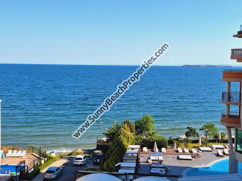 Продается меблированный люкс двухспальный апартамент с видом на море и горы в Гранд Отель Святой Влас /Grand Hotel Sveti Vlas/ на пляжа Святой Влас, Болгария