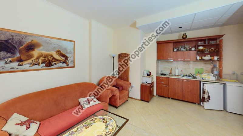 Продаётся меблированная двухкомнатная квартира с видом на бассейн в комплексе Палацо / Palazzo, 350 м. от пляжа, Солнечный берег Болгария 