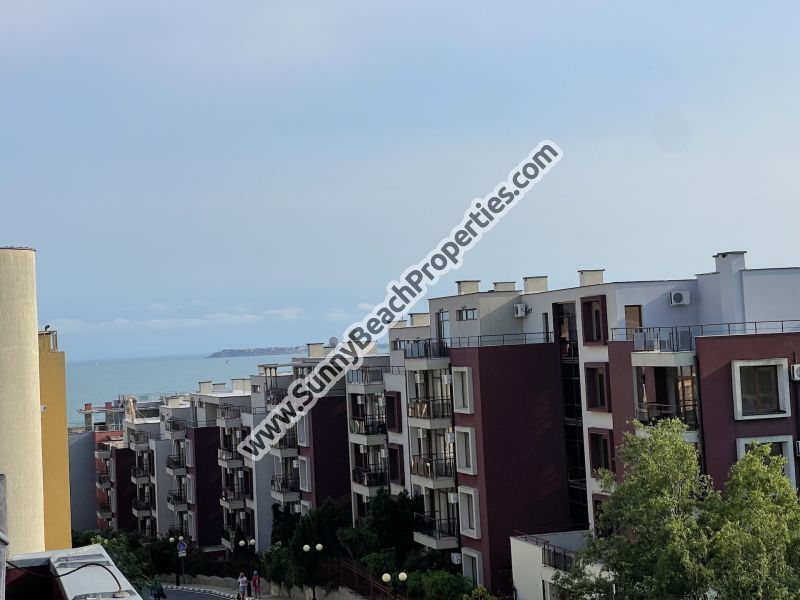 Продается трехкомнатная меблированная квартира с видом на море в Нов изгрев  200м от пляжа Святой Влас, Болгария 